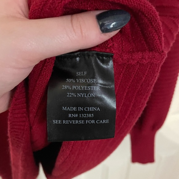 Red sweater - Picture 4 of 4